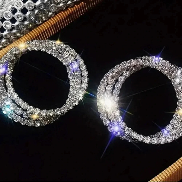 NWOT Layer Zircon Silver-Plated Hoop Earrings - Picture 5 of 5